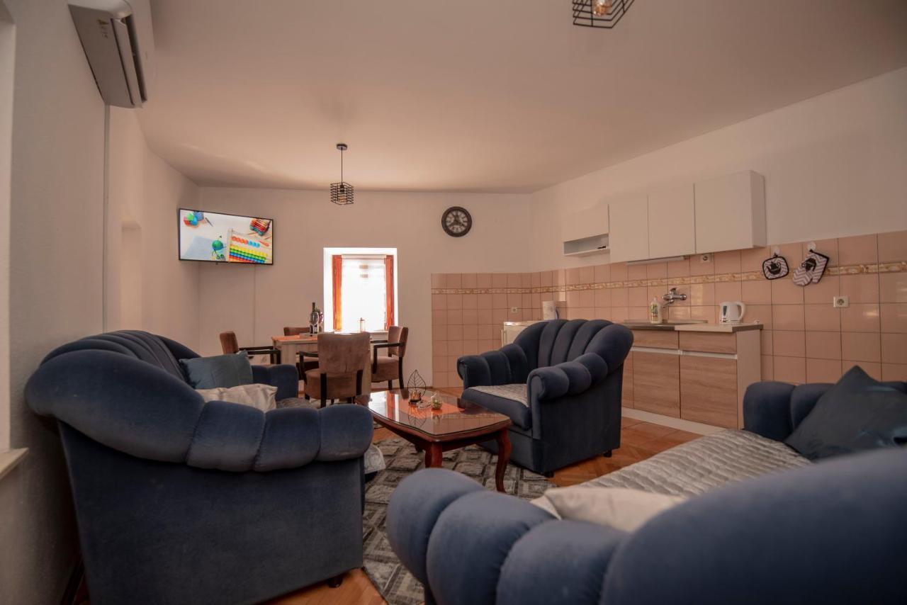 Apartman Nina Stari Grad 特雷比涅 外观 照片